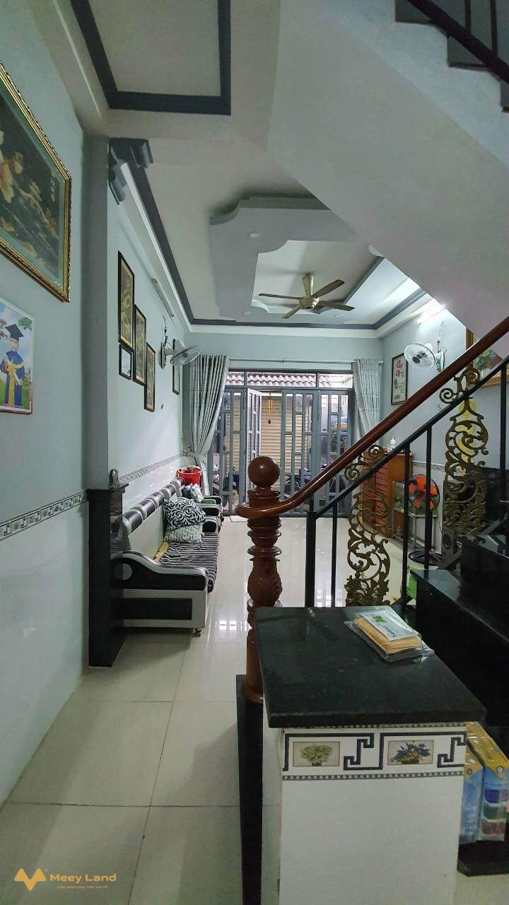 Cần bán gấp nhà đường Nguyễn Văn Tăng quận 9, hẻm 8m 52m2, 2 tầng giá 3,9 tỷ