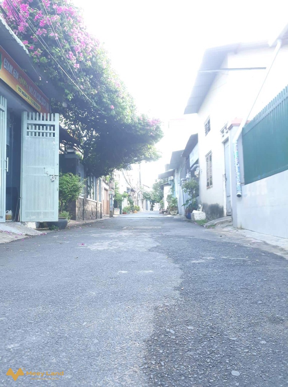 Cần bán gấp nhà đường Lê Văn Việt, Thủ Đức, hẻm 8m 60m2, 2 tầng giá 4,9 tỷ