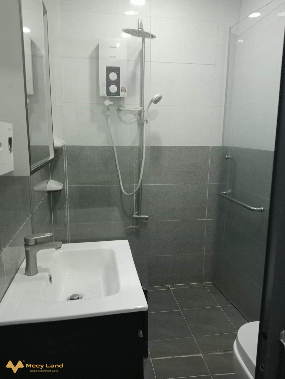 Cần bán gấp nhà đường Lê Văn Việt, Thủ Đức, hẻm 8m 60m2, 2 tầng giá 4,9 tỷ