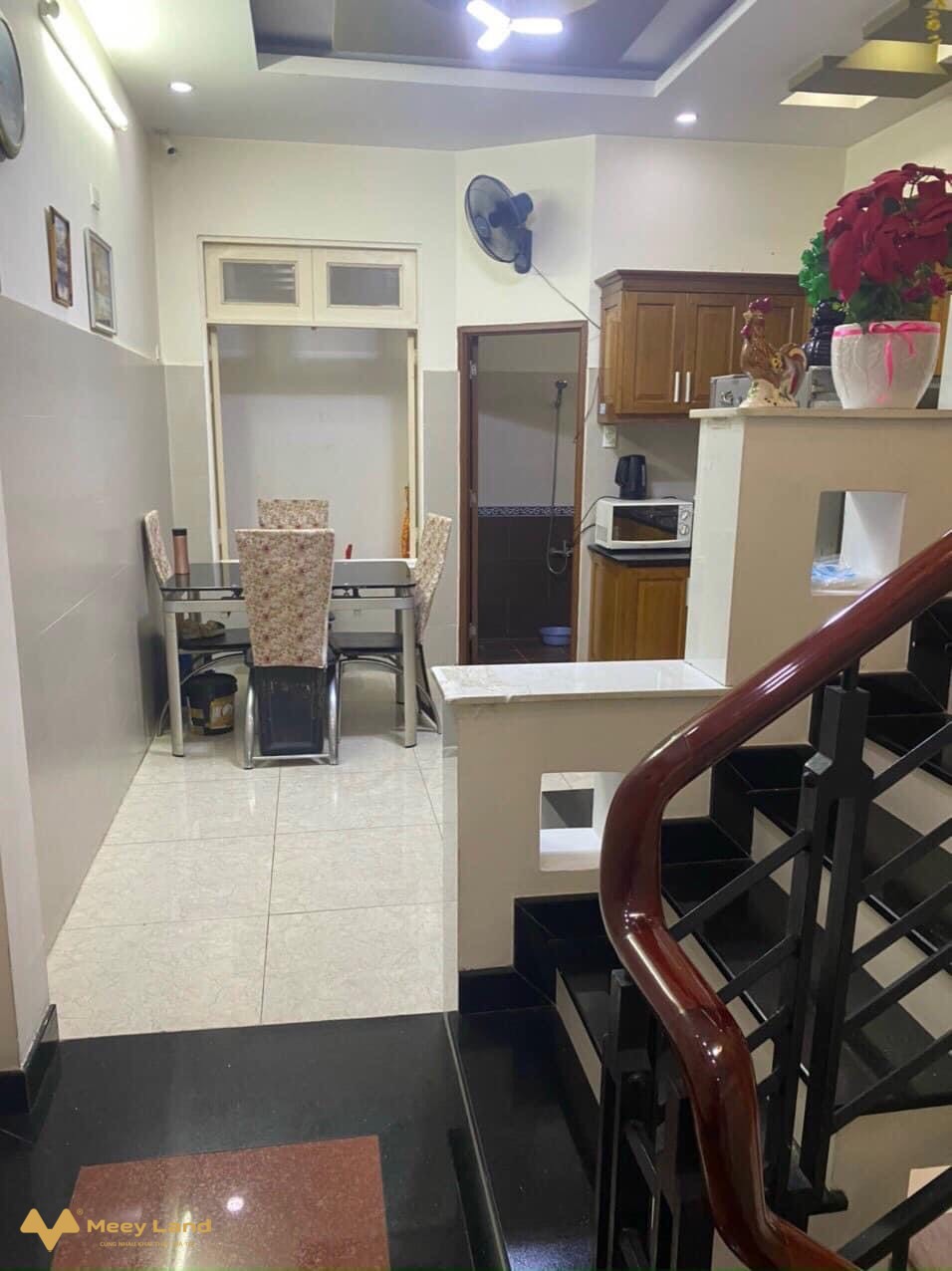 Cần bán gấp nhà mặt đường Lã Xuân Oai, quận 9, 84m2, 6 tầng giá 12,5 tỷ