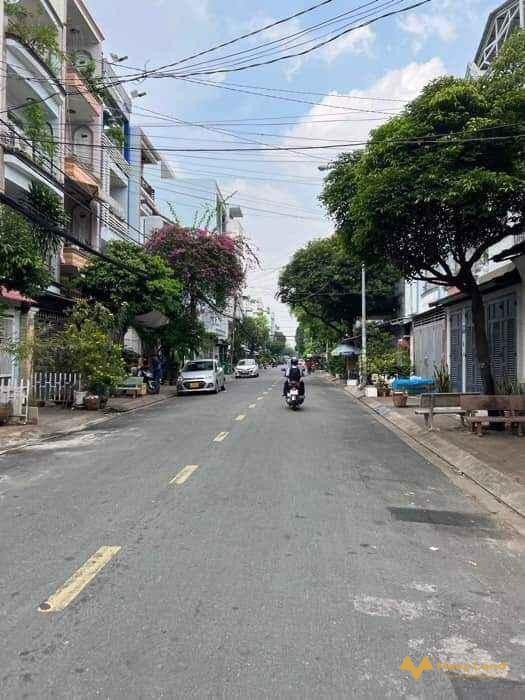 Cần bán gấp khách sạn mặt đường 494 Lê Văn Việt Quận 9, 110m2, 4 tầng 17 tỷ