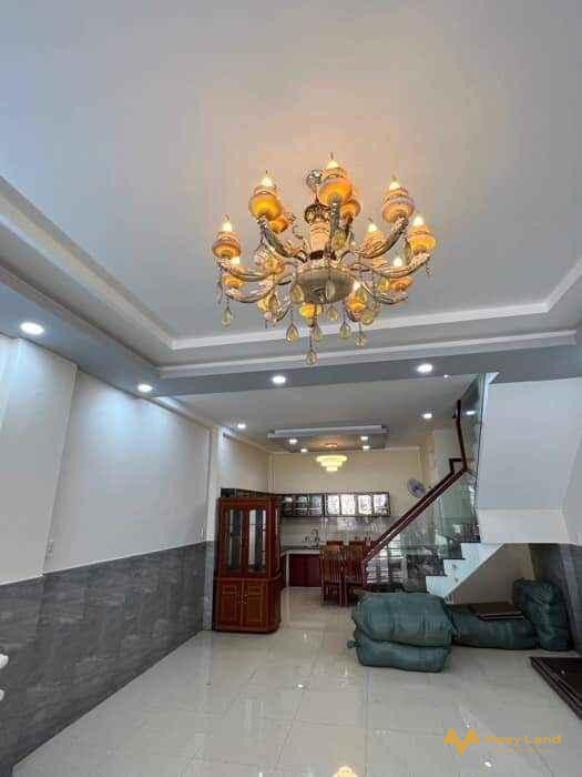 Cần bán gấp khách sạn mặt đường 494 Lê Văn Việt Quận 9, 110m2, 4 tầng 17 tỷ