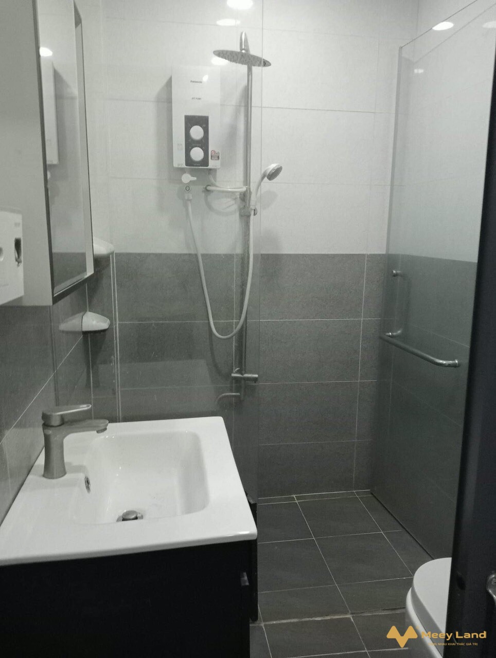 Cần bán gấp nhà đường 385 quận 9, 48m2, 3 tầng hẻm 8m, 5 tỷ