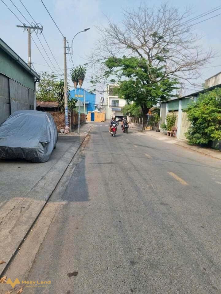 Cần bán gấp nhà đường 102 quận 9, 90m2, 2 tầng hẻm 8m, 4,5 tỷ