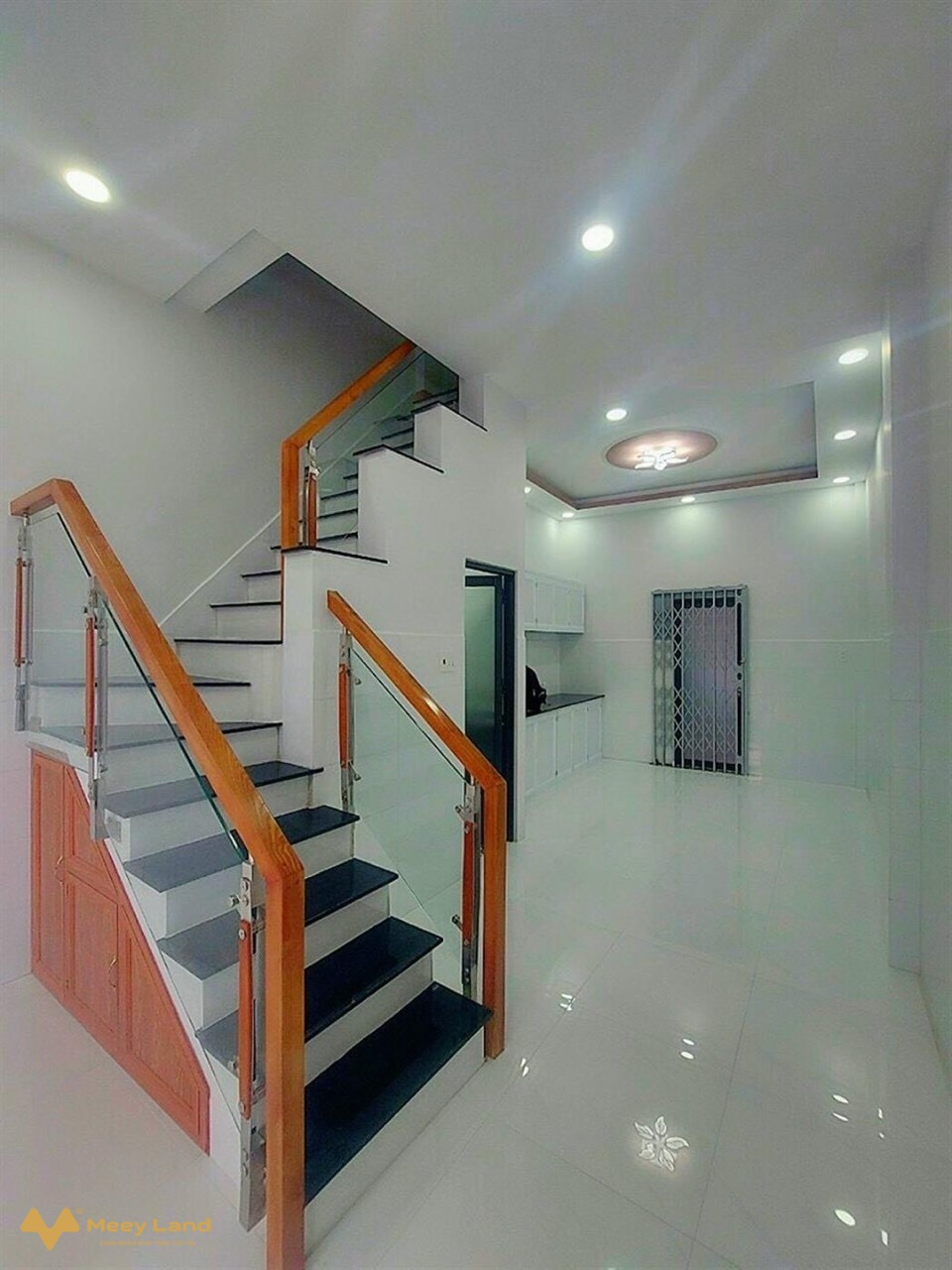 Cần bán gấp nhà đường Nguyễn Văn Tăng, quận 9, diện tích 80m2, 5 tầng hẻm 8m, 6,5 tỷ