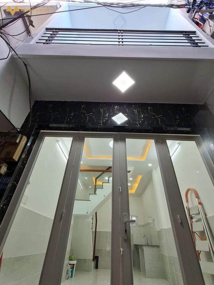 Cần bán gấp nhà đường 160 Quận 9, 60m2, 4 tầng hẻm 8m, 5 tỷ