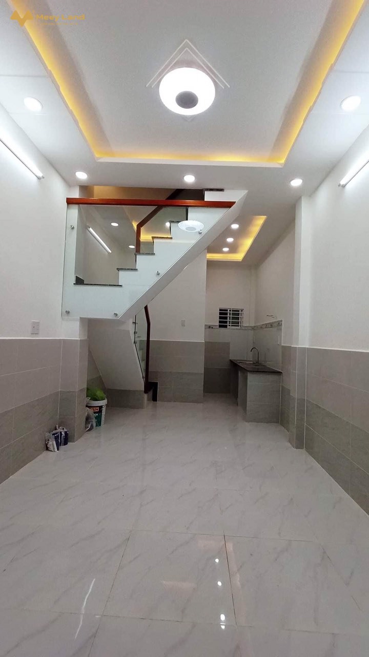 Cần bán gấp nhà đường 160 Quận 9, 60m2, 4 tầng hẻm 8m, 5 tỷ