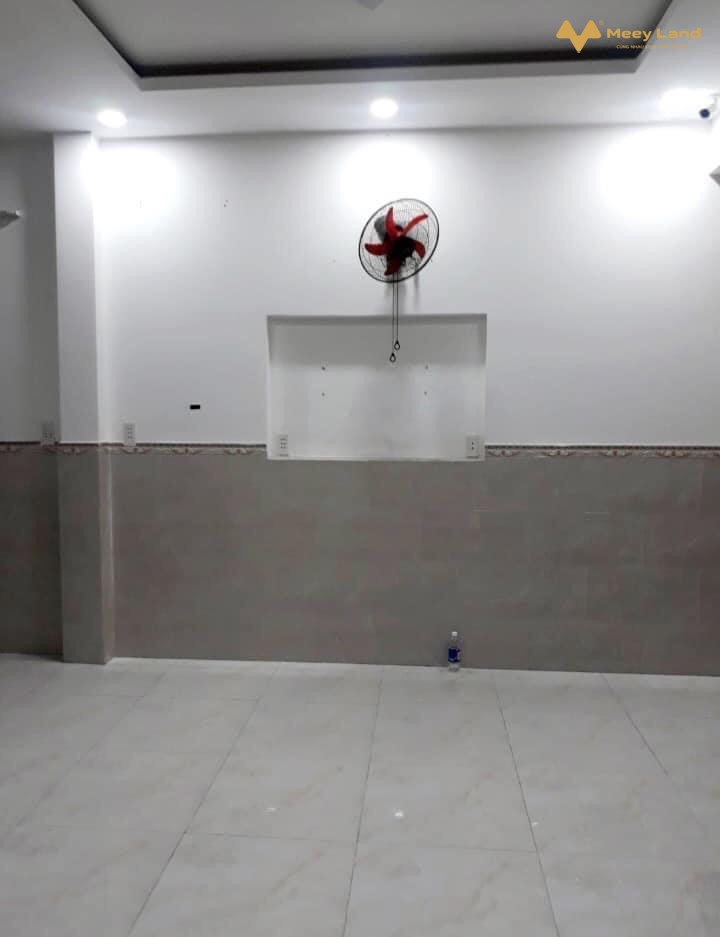 Cần bán gấp nhà đường 494, quận 9, 60m2, 2 tầng, hẻm 8m, giá 4,4 tỷ