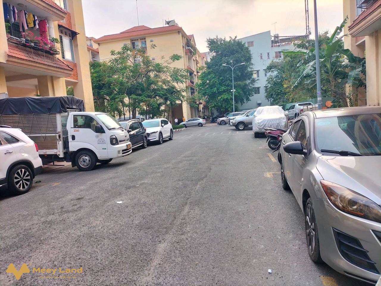 Cần bán gấp nhà đường 102 quận 9, diện tích 60m2, 2 tầng hẻm 8m, 5,3 tỷ