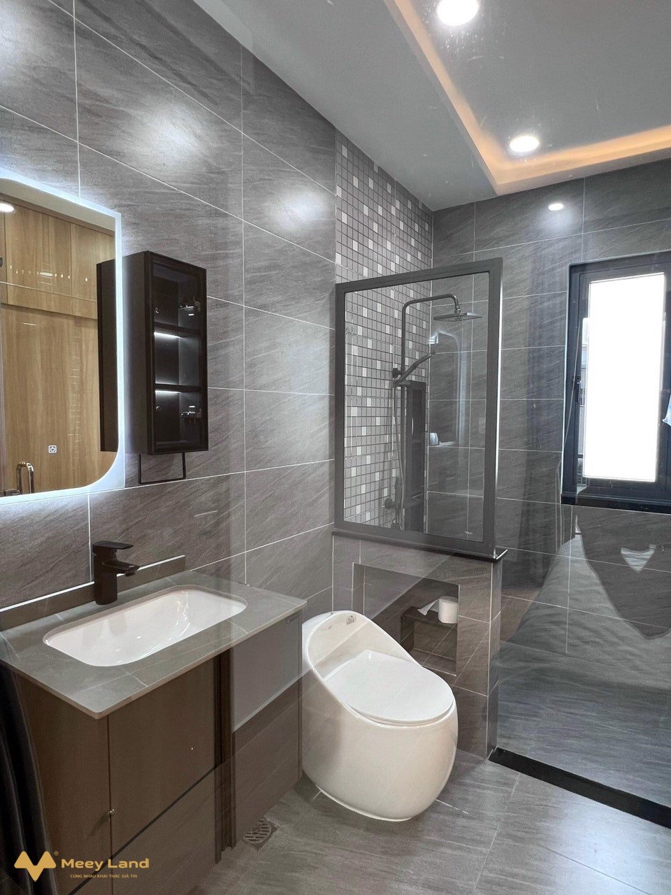 Bán gấp nhà đường 385 phường Tăng Nhơn Phú A, quận 9, diện tích 48m2, 3 tầng hẻm 8m, 4,8 tỷ