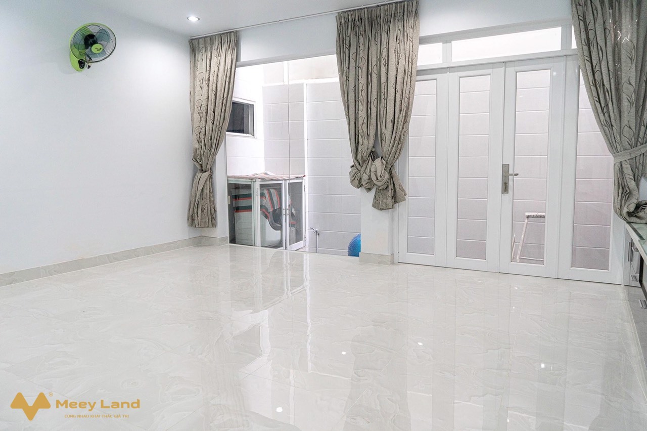 Bán gấp nhà đường 102 phường Tăng Nhơn Phú A, quận 9, 60m2, 3 tầng đường 5m, 4,5 tỷ