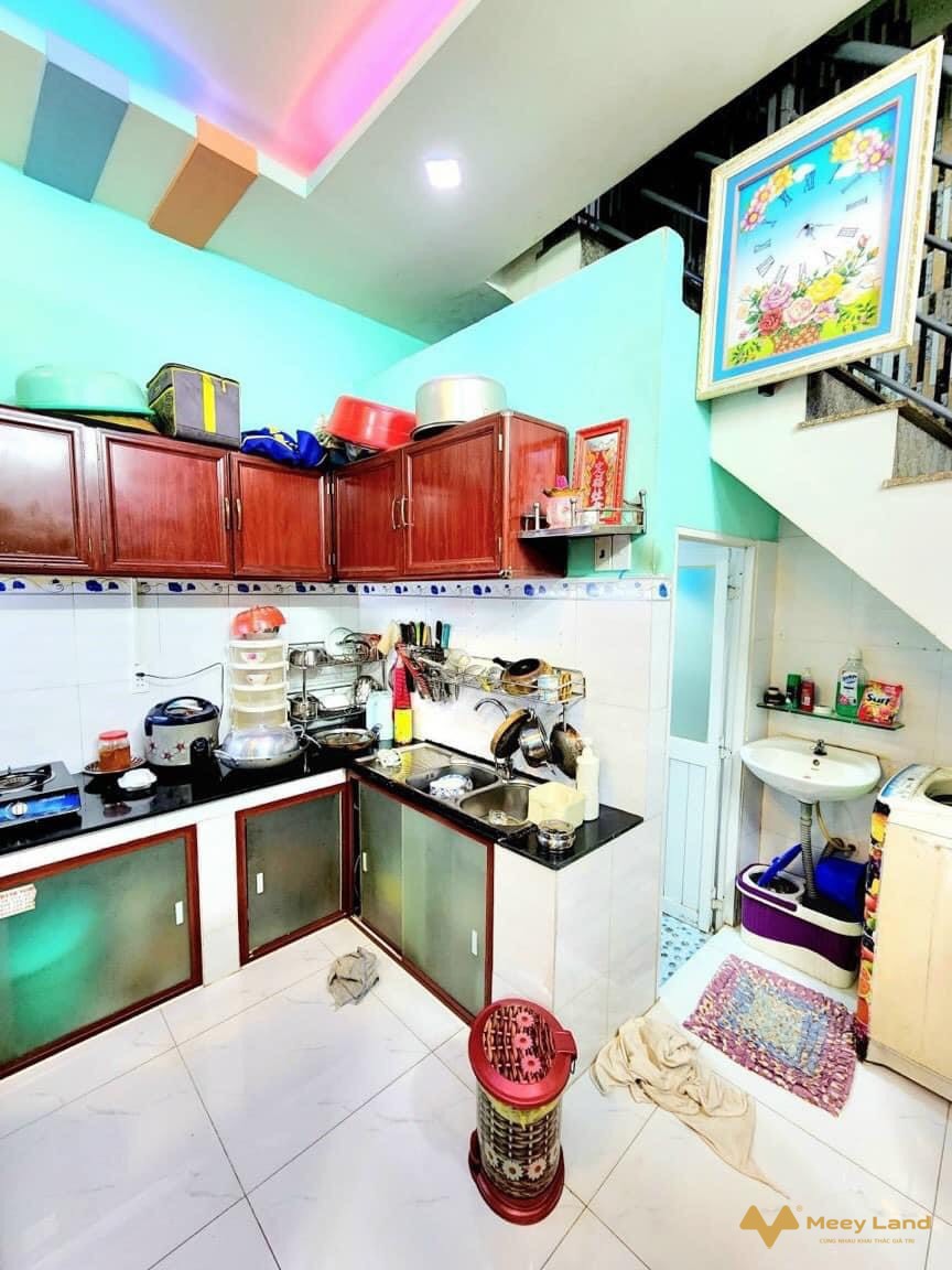 Bán gấp nhà mặt đường 182 phường Tăng Nhơn Phú A quận 9, 40m2, 2 tầng đường 8m, 3,2 tỷ