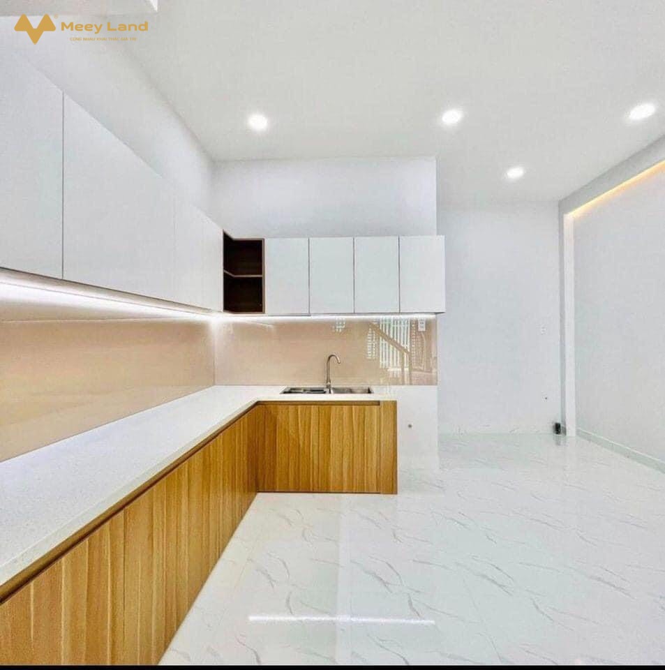 Bán gấp nhà đường Nguyễn Văn Tăng, phường Long Thạnh Mỹ, quận 9, 67m2, 4 tầng, giá 6,5 tỷ