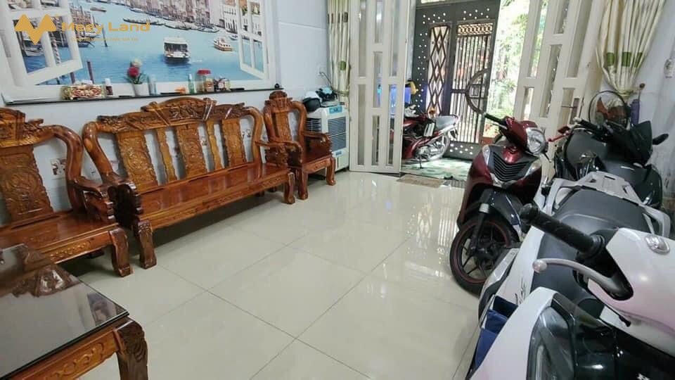 Bán gấp nhà đường Dương Đình Hội, Tăng Nhơn Phú B, quận 9, hẻm xe hơi, 55m2, 3 tầng, giá 4,5 tỷ