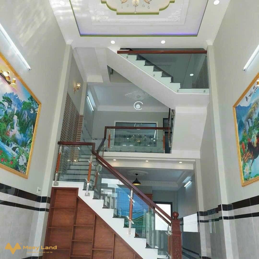 Bán gấp nhà đường 182 Lã Xuân Oai, phường Tăng Nhơn Phú A, quận 9, hẻm xe hơi 64m2, 3 tầng, 5,3 tỷ