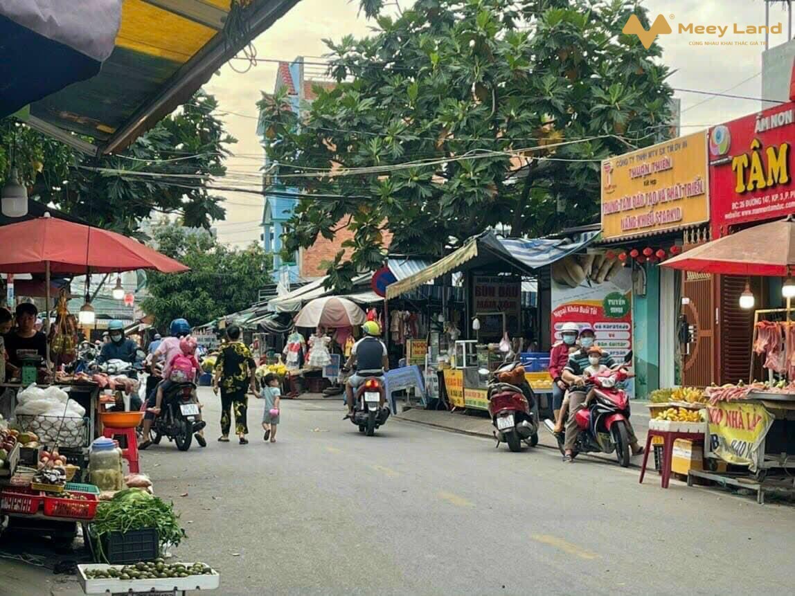 Bán gấp nhà đường 182 Lã Xuân Oai, phường Tăng Nhơn Phú A, quận 9, hẻm xe hơi 64m2, 3 tầng, 5,3 tỷ