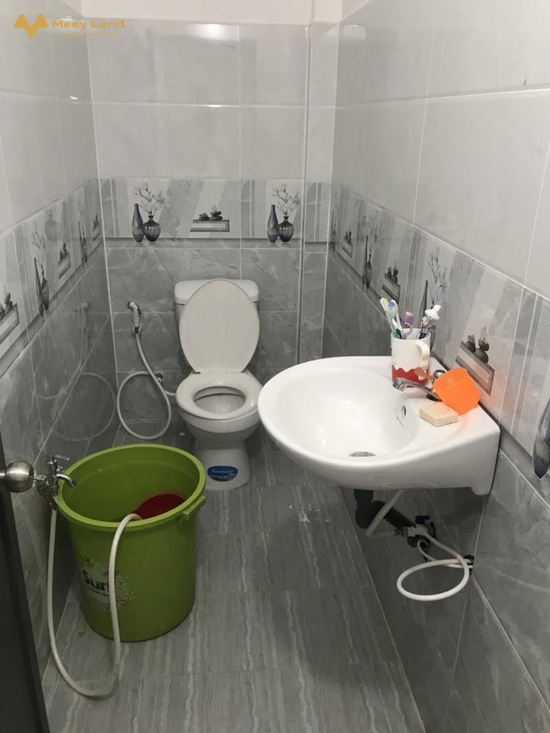 Bán gấp nhà đường 182 Lã Xuân Oai, phường Tăng Nhơn Phú A, quận 9, hẻm xe hơi 64m2, 3 tầng, 5,3 tỷ