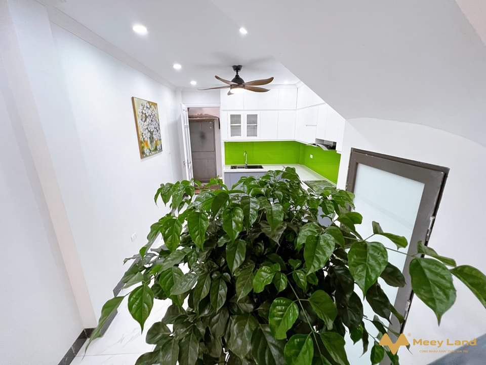 Bán nhà An Khánh, giáp Đại Lộ Thăng Long 39M 4 Tầng, 4P Ngủ, ngõ rộng, ô tô đỗ gần nhà+ Vị trí nhà ở gần Đại Lộ Thăng Long, bán kính 1km KĐT Vinhomes Smart City, Splendora, KĐT Nam An Khánh, tận hưởng mọi tiện ích xung quanh, giao thông thuận tiện đến trung tâm thành phố...- Tầng 1: P. Khách + P. Bếp + Wc.- Tầng 2 + 3: Mỗi tầng có 2 phòng ngủ + Wc.- Tầng 4: Phòng thờ + sân phơi...- Gần Đường lớn: Đại Lộ Thăng Long, Lê Trọng Tấn, Nam Thăng Long, Mỹ Đình , Hà Đông.- Nhà ngay bãi ô tô, đỗ được 30 cái ngày đêm thoải mái.- Hỗ trợ vay ngân hàng chỉ 1.5 tỷ nhận nhà ở ngay.- Giá nhà 3 tỷ 200 triệu (bao chi phí chuyển nhượng).- SDT Liên Hệ: 0333 881 623/ 0944 958 199Đã sao chépcó Zalo).Xin chân thành cảm ơn.