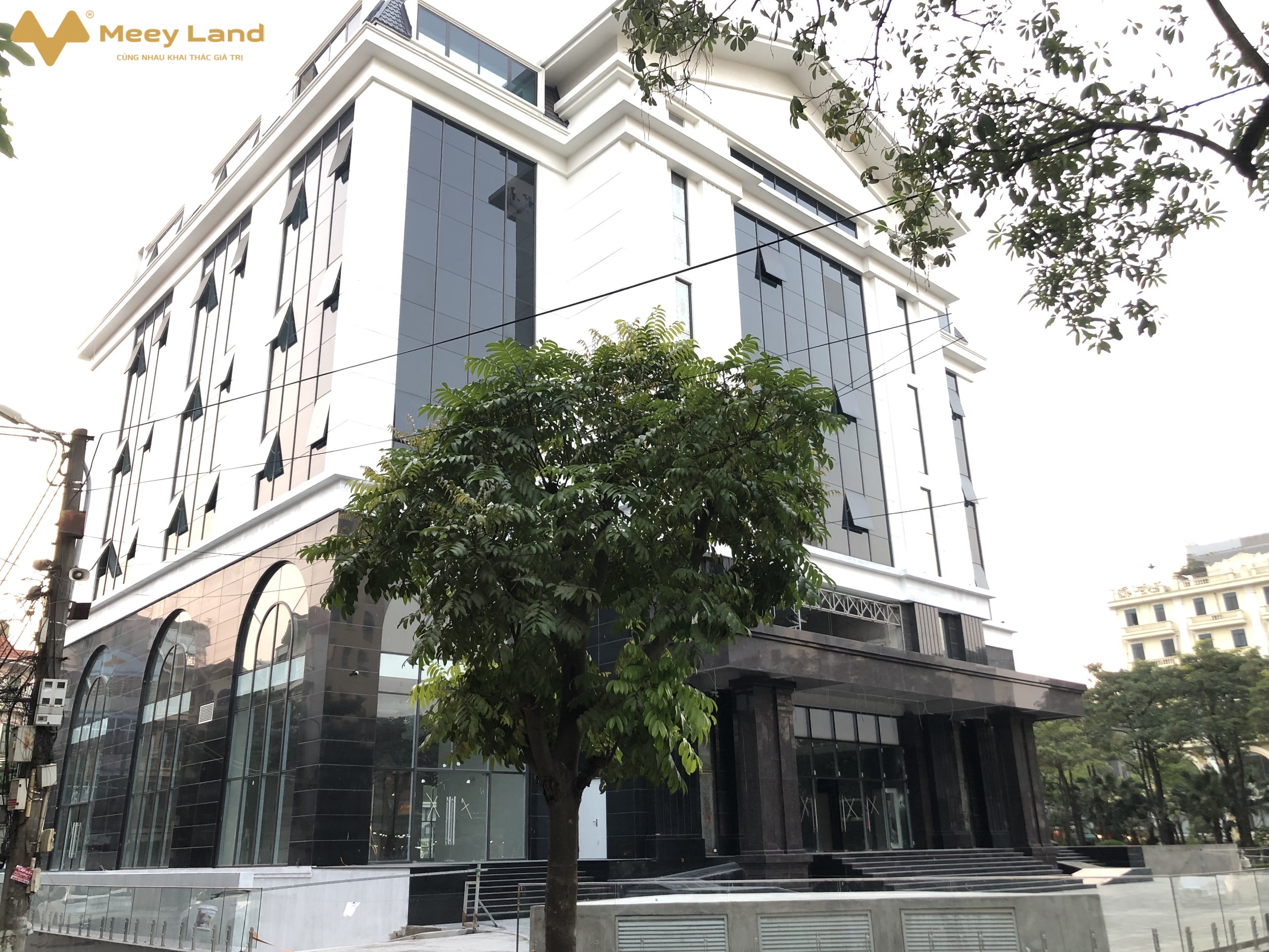 Bán tòa nhà mặt phố đẹp nhất khu đô thị Đại Kim, Định Công, diện tích lớn, 4 mặt tiền