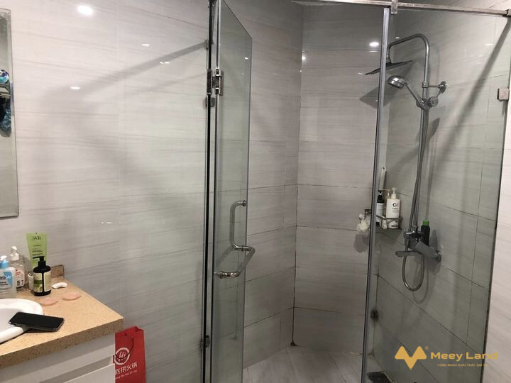 Cần bán nhà trên phố Trịnh Hoài Đức 70m2, 3 tầng, giá chào 8 tỷ