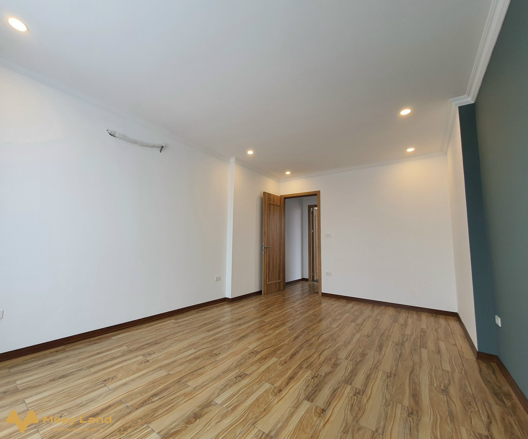 Bán nhà Sài Đồng ngõ rộng 6m có gara, 39m2 x 6 tầng, ô tô để trong nhà giá 5,65 tỷ