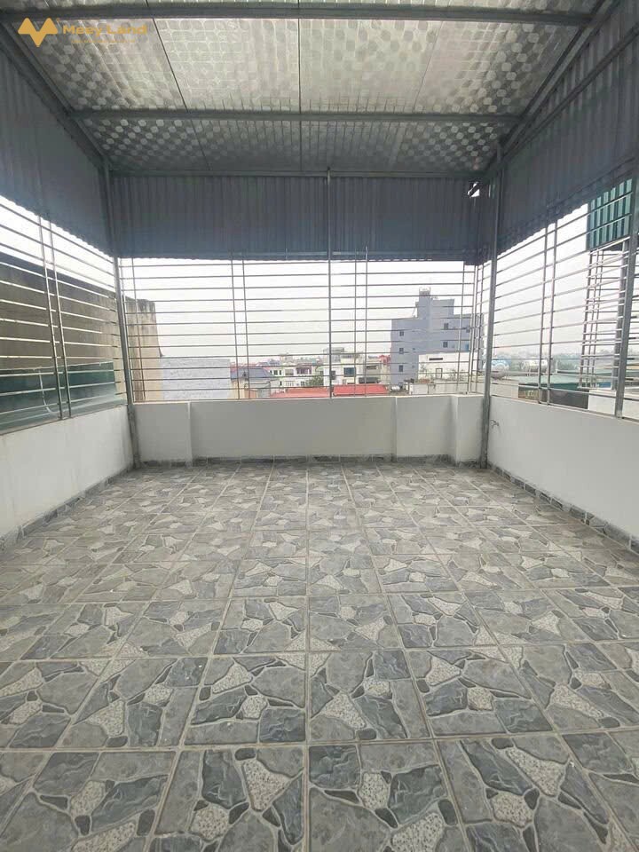 Bán nhà Xuân Phương gần Mỹ Đình 3km xây 5 Tầng,full đồ, ô tô đỗ sát nhà 2.9 tỷDiện tích 35M 5 Tầng : 4 phòng , 3 nhà tắm + 4 wc.+ Tầng 1: phòng khách, phòng bếp, vệ sinh nhỏ.+ Tầng 2+ 3 +4 : mỗi tầng 1 phòng ngủ, phòng tắm + WC+ Tầng 5: phòng nhỏ, gian thờ, sân phơi, máy giặt+ Nhà có nội thất mới đầy đủ công năng sử dụng+ Ngõ rộng thông thoáng gần đường lớn+ Tiện ích đầy đủ Trường học các cấp C1 C2 C3, chợ họp cả ngày buôn bán mọi mặt hàng.- Giá nhà : 2 tỷ 650 triệu ( bao chí phí chuyển nhượng ).- Hỗ trợ vay ngân hàng lãi suất ưu đãi.- Vui lòng liên hệ SDT: 033-388-1623/ 094-495-8199 ( có zalo ).-	Nhận ký gửi mua bán nhà đất Hà Nội.Xin chân thành cảm ơn.