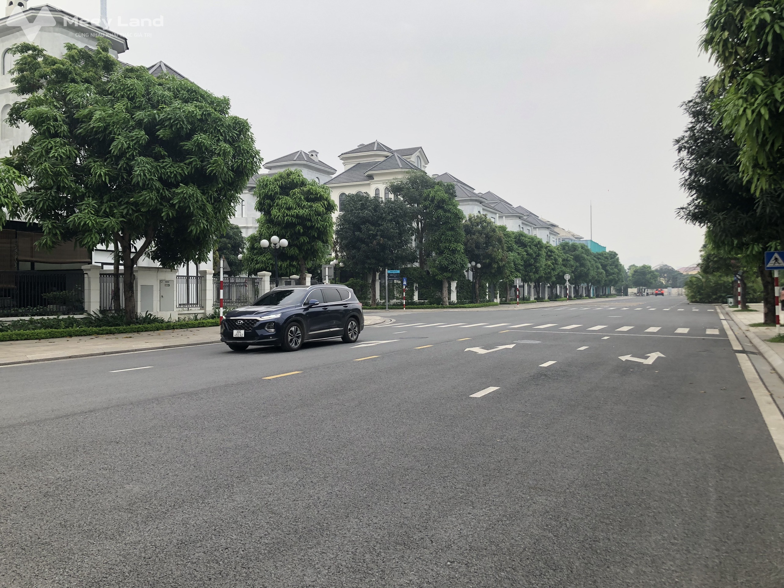 Biệt thự đơn lập mặt hồ Vinhomes Green Villas